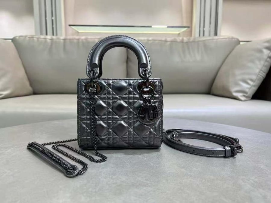 حقيبة ليدي ديور