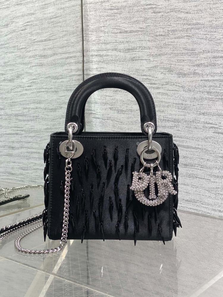 حقيبة ديور