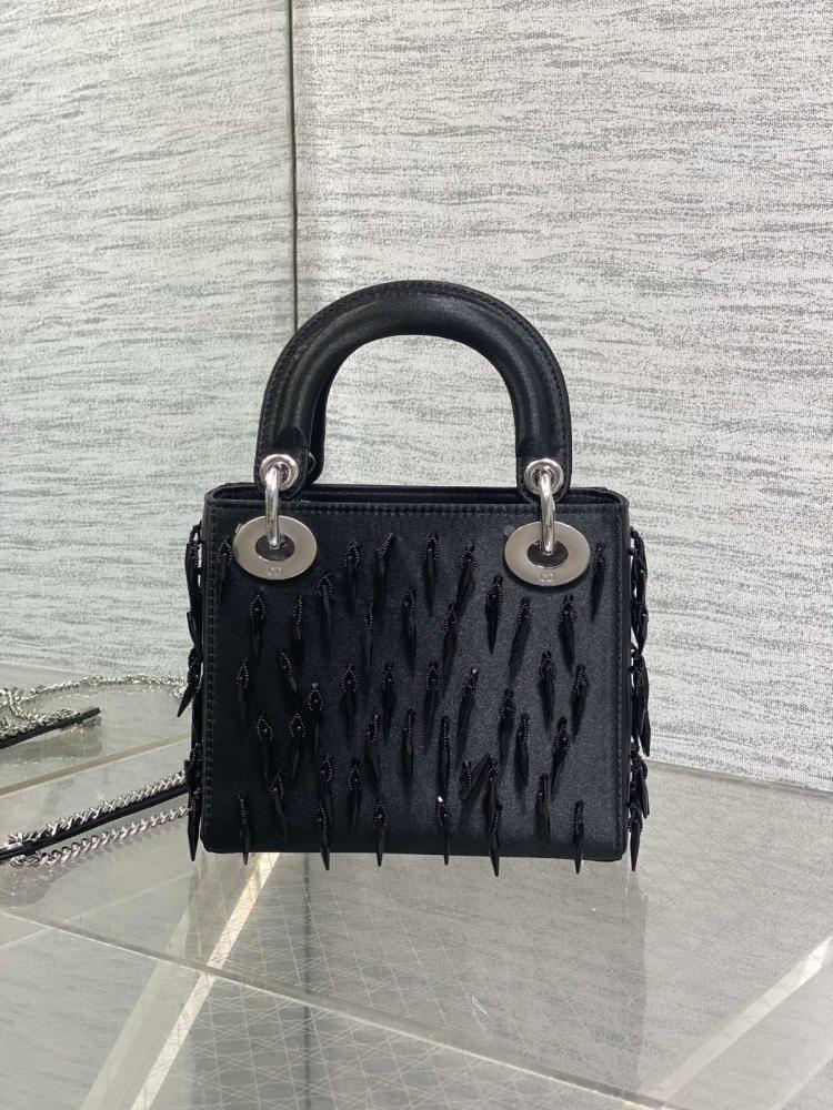 حقيبة ديور