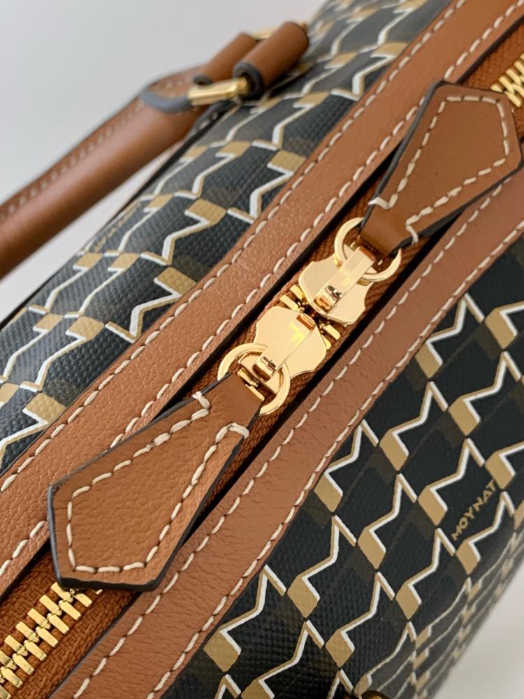 حقيبة Moynat