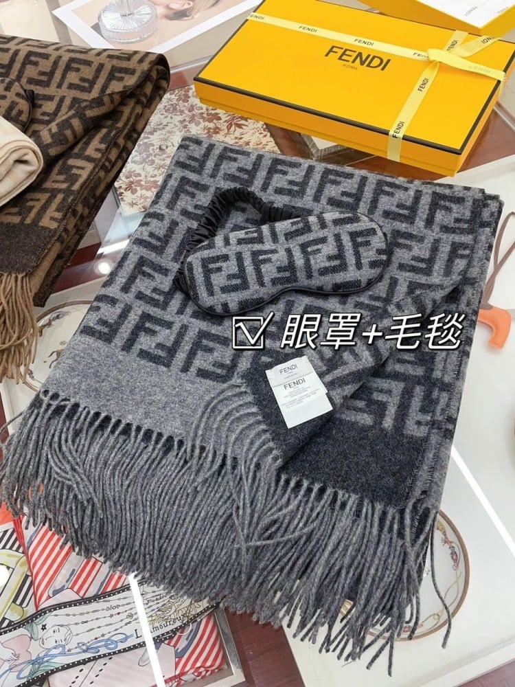 بطانية فندي مع غطاء العين
