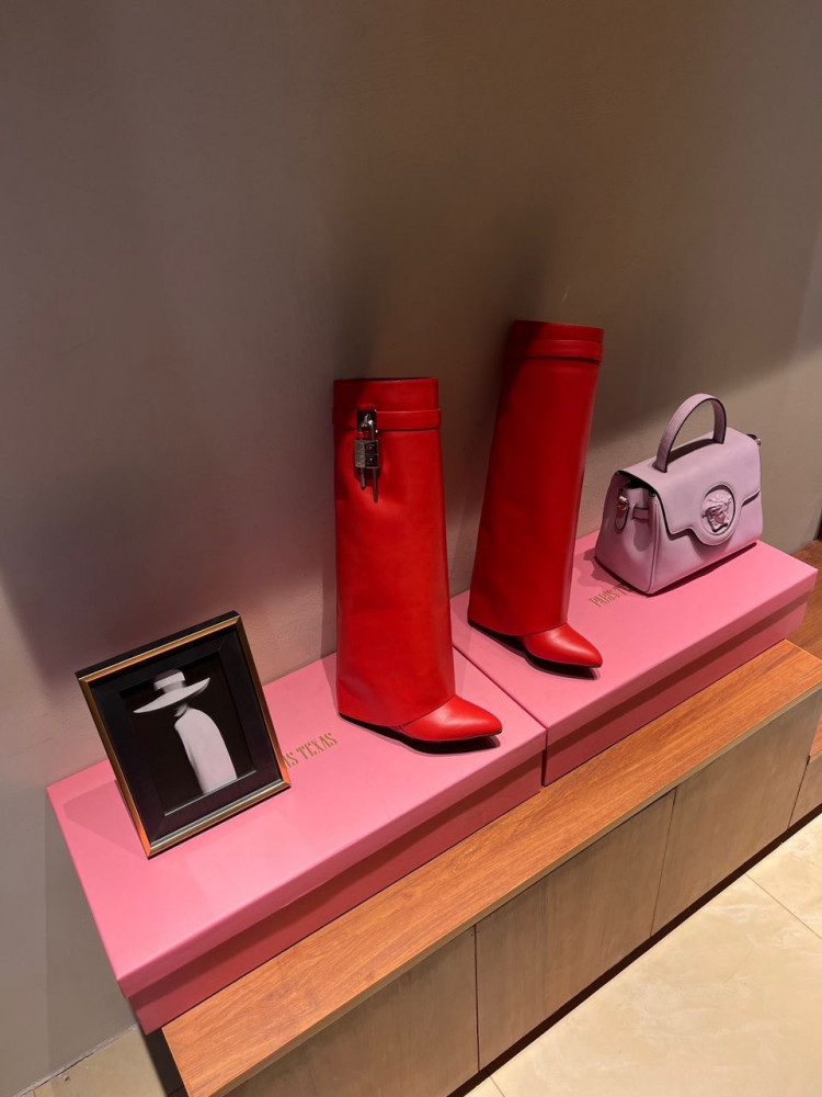 Chanel imitation boots