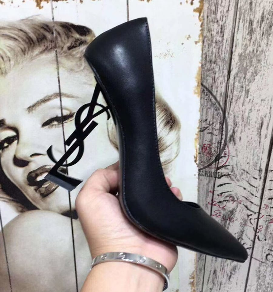 كعب اف سالوران ysl