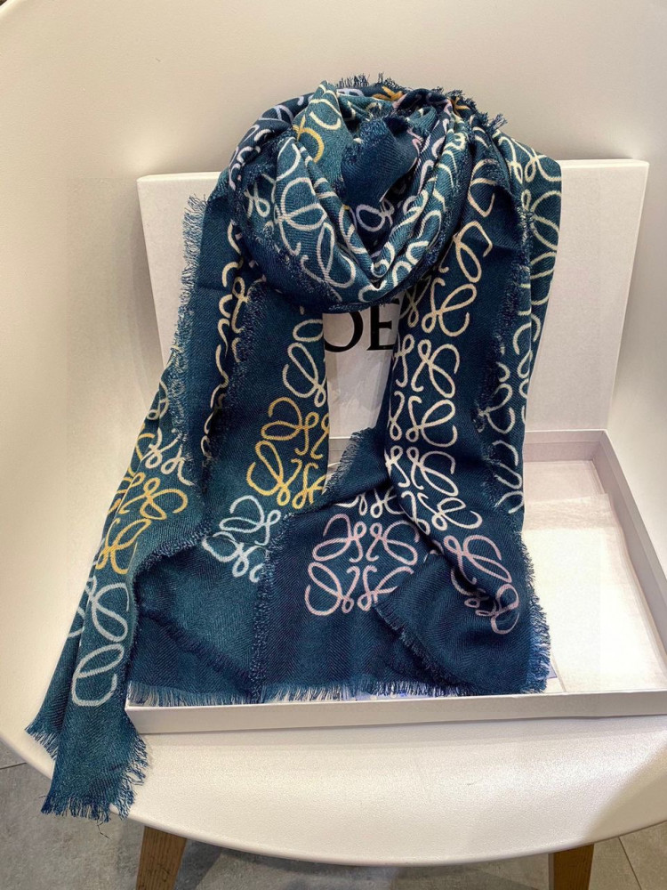 Scarf Loewe