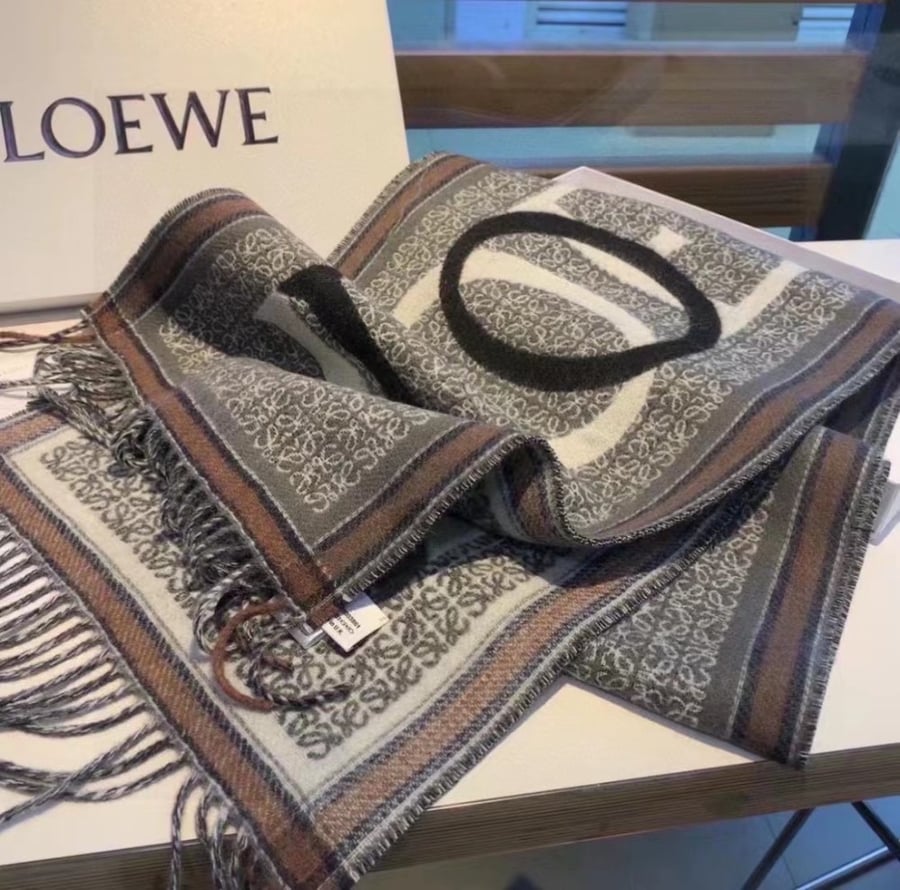 Scarf Louie