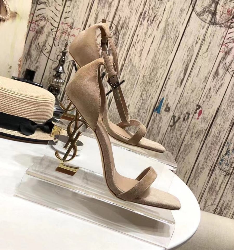 كعب اف سالوران ysl