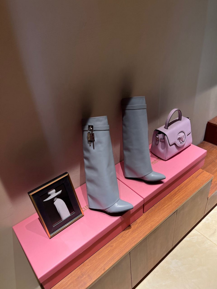 Chanel imitation boots