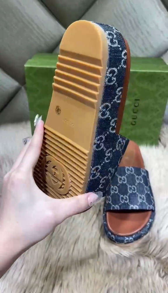 slippers gucci