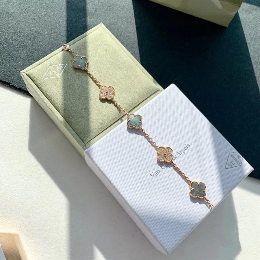Van Cleef bracelet with diamond