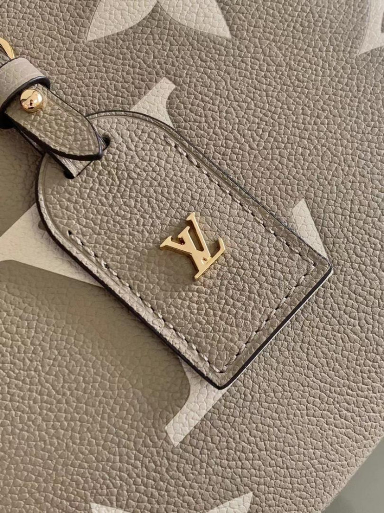 Louis Vuitton bag 28cm
