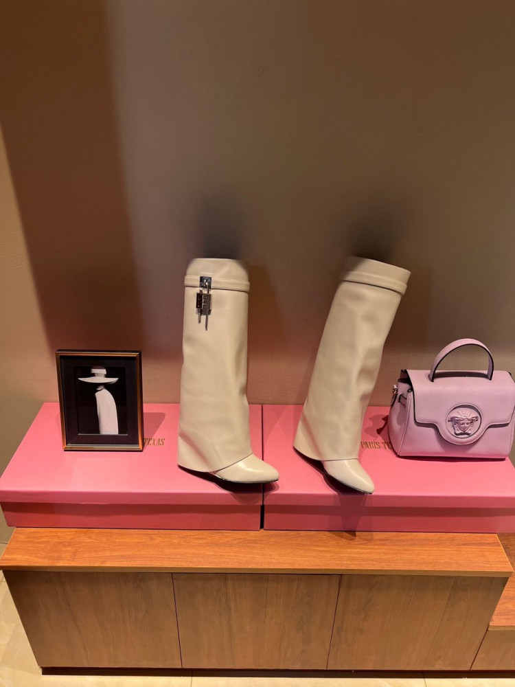 Chanel imitation boots