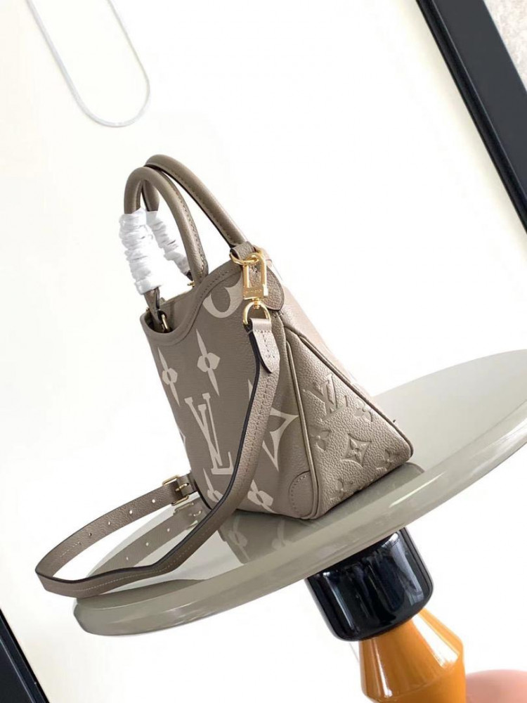 Louis Vuitton bag 28cm