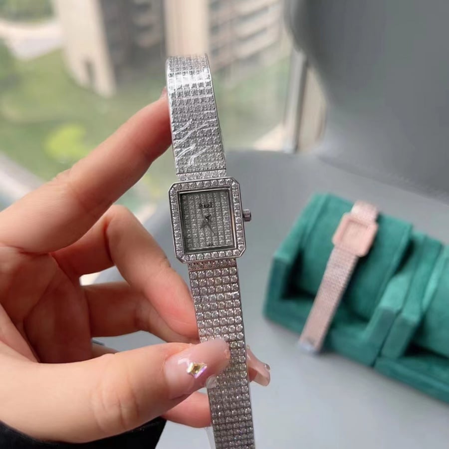 ساعة بياجيه