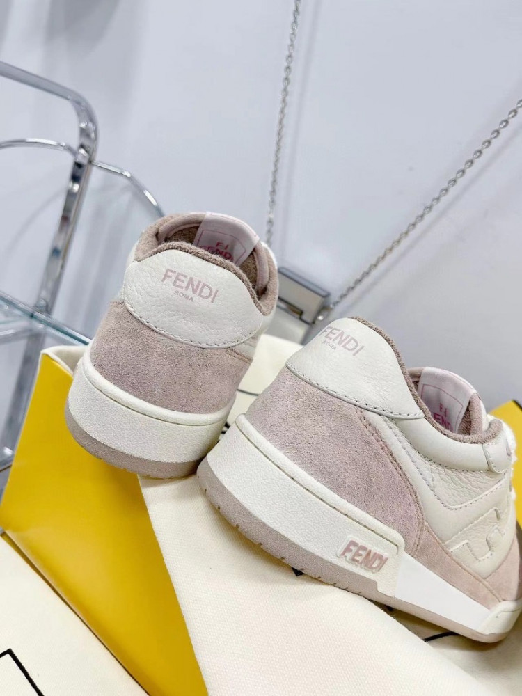 حذاء فيندي