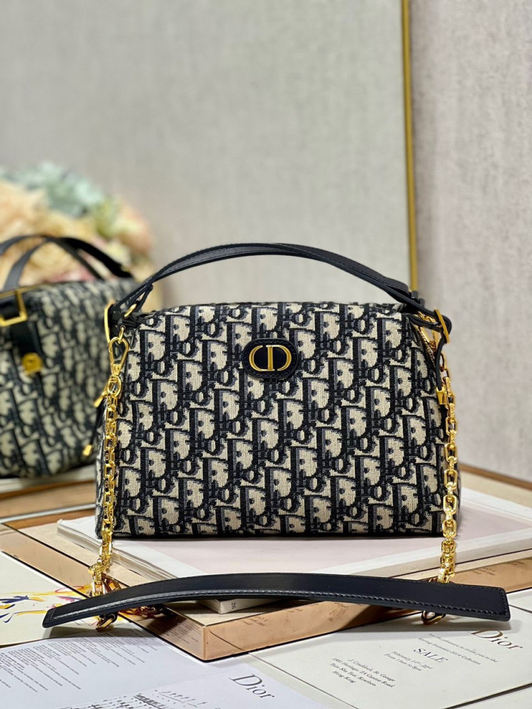 حقيبة ديور