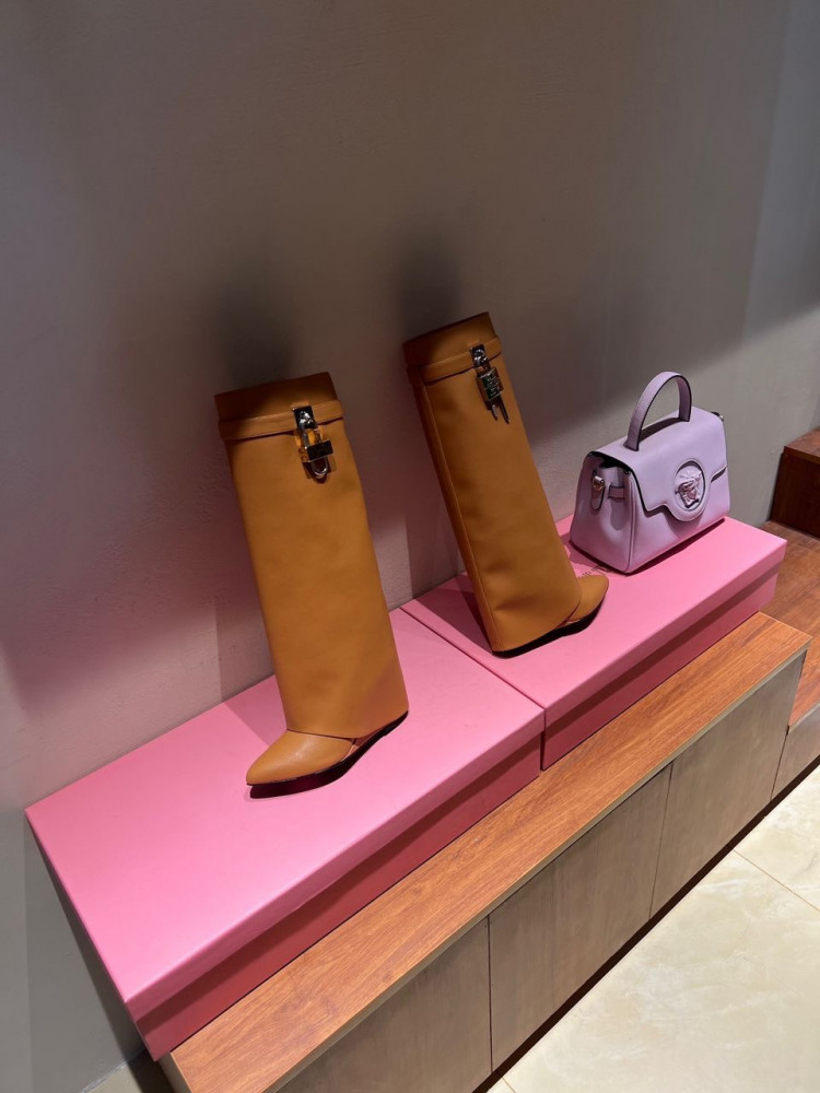 Chanel imitation boots