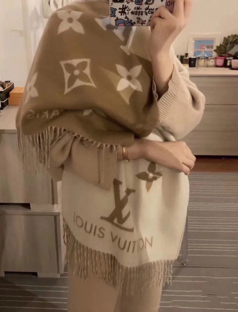 سكارف لويس فيتون