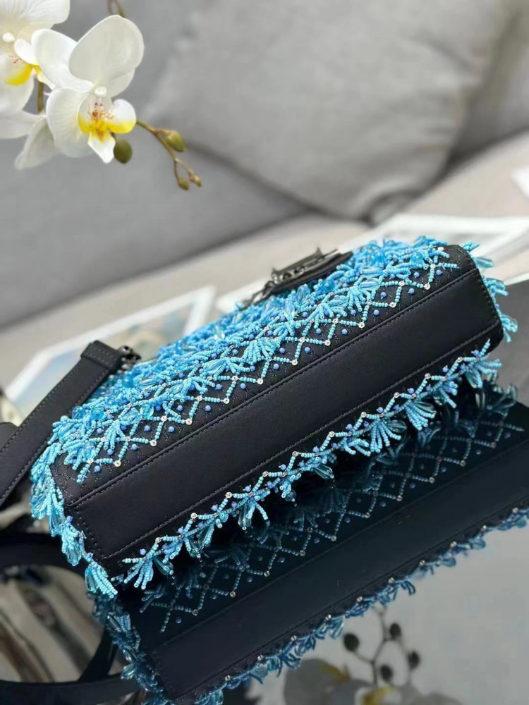 حقيبة ديور