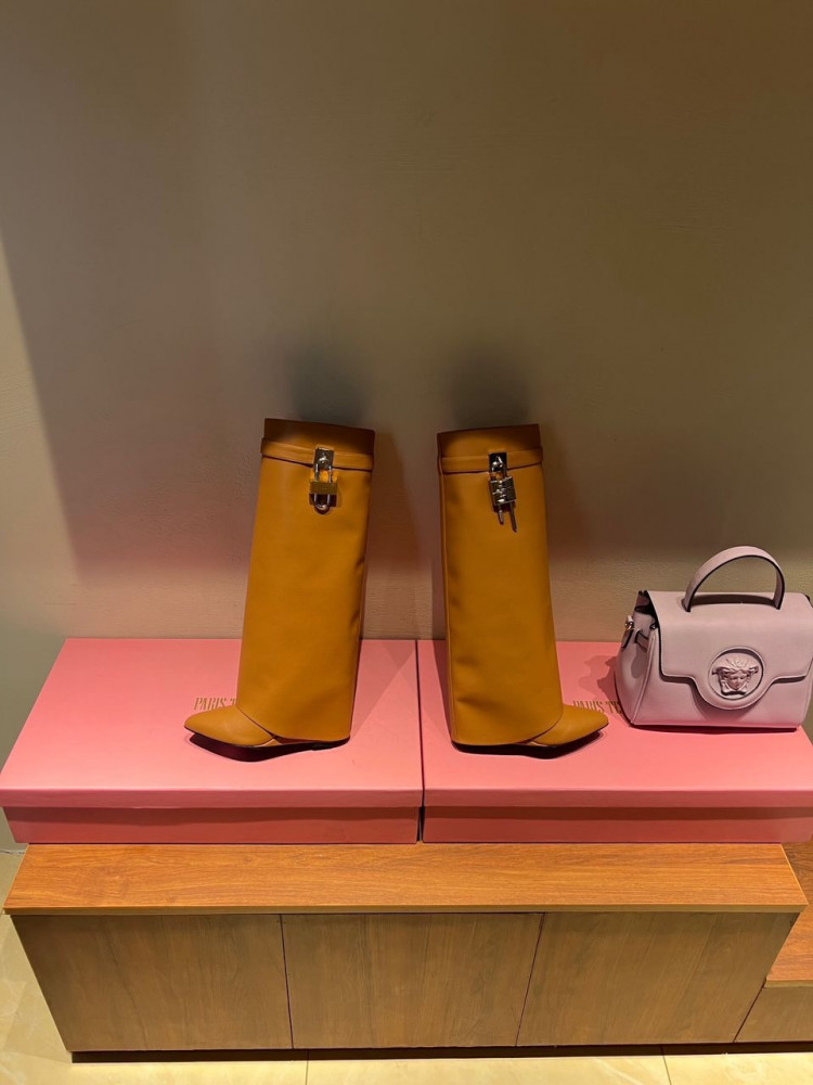 Chanel imitation boots