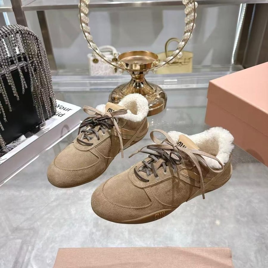 حذاء ميو ميو