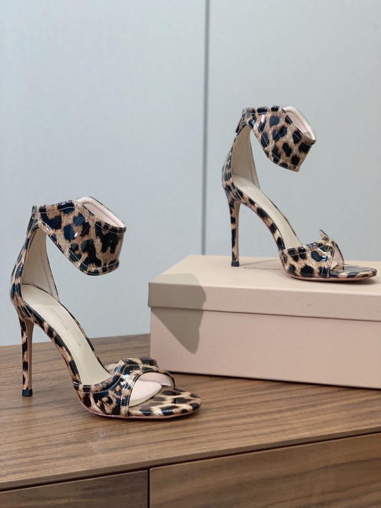 Giovanni Rossi heel