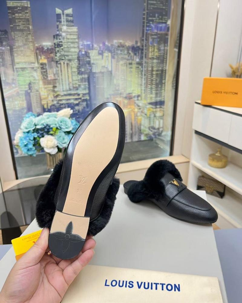 Louis Vuitton slippers