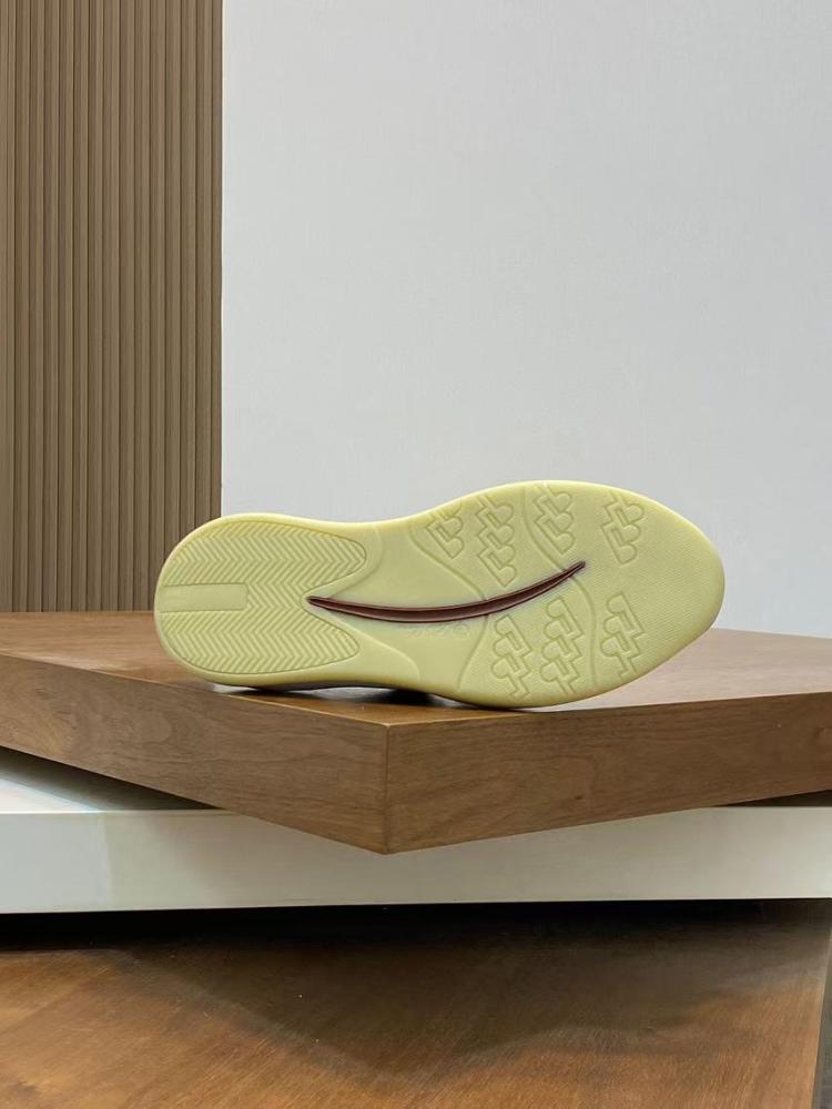 Loribiana shoe