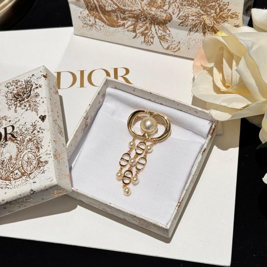 Dior brooch