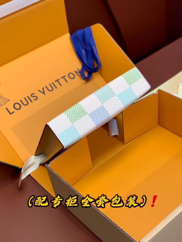 Louis Vuitton bag (two colors)