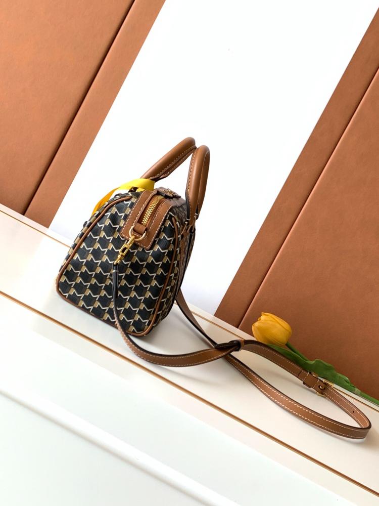 حقيبة Moynat