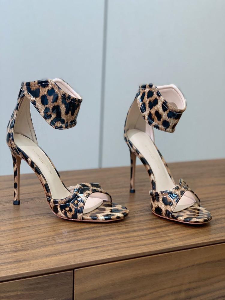 Giovanni Rossi heel