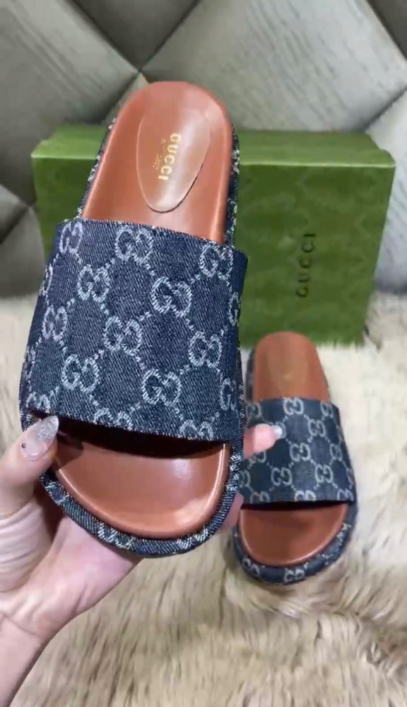 slippers gucci