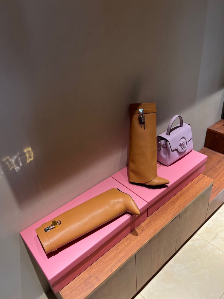 Chanel imitation boots