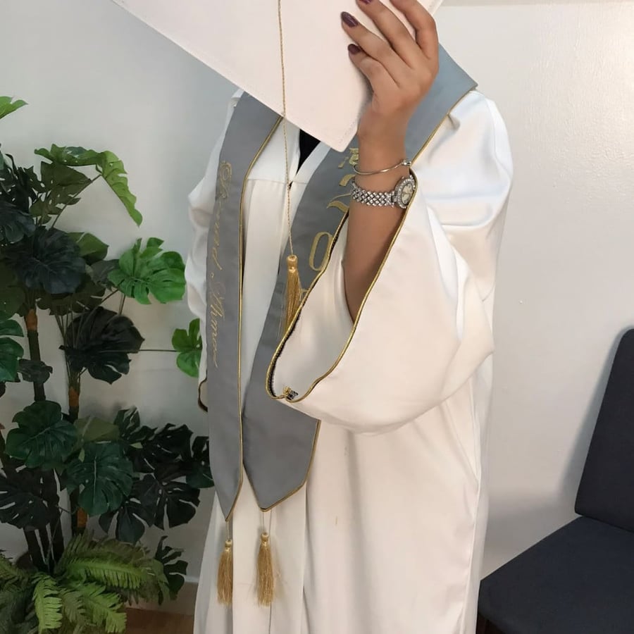 عبايات تخرج اوف وايت
