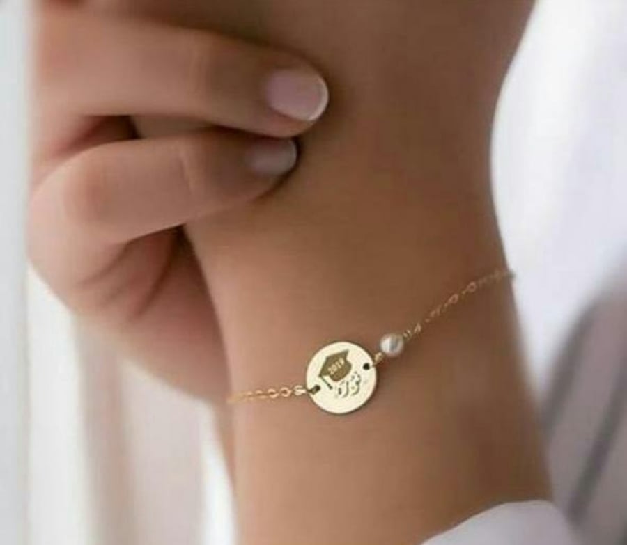 اساور تخرج بالاسم