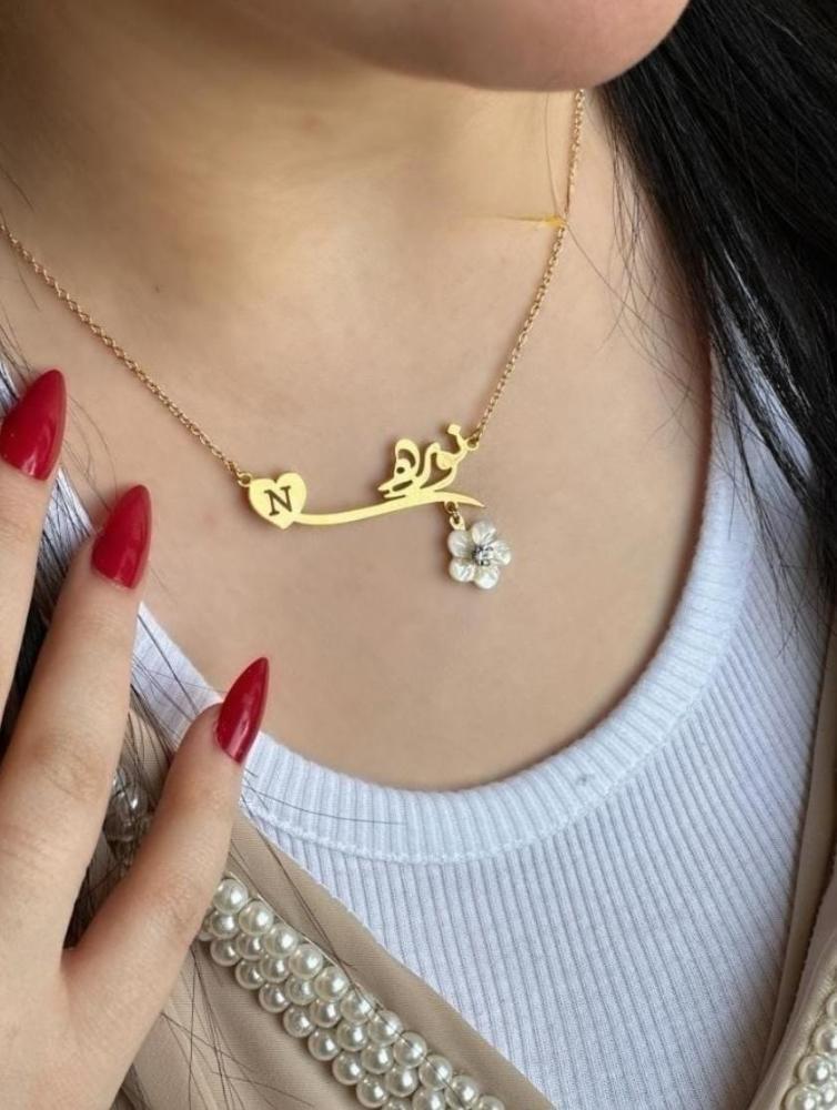 سلاسل نسائية مع حرف وردة