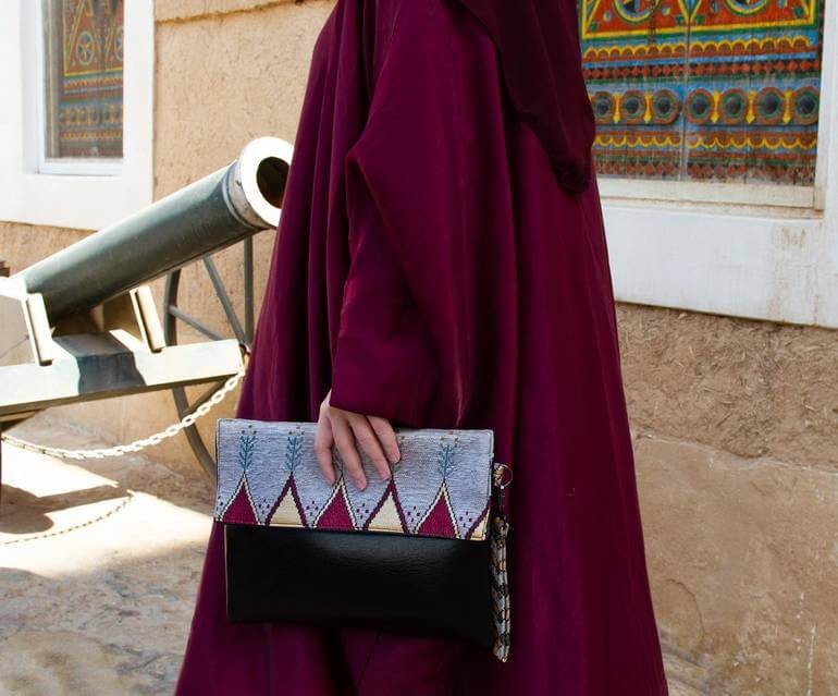 شنطة نسائية يوم التاسيس