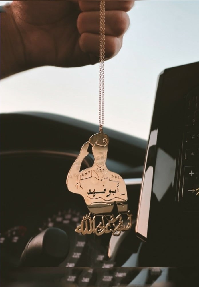تعليقة عسكري للسيارة