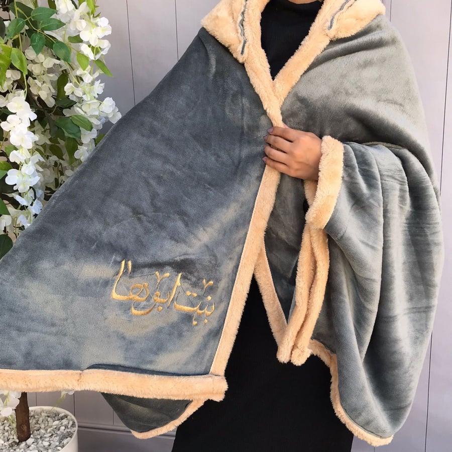 فروات رمادي نسائي