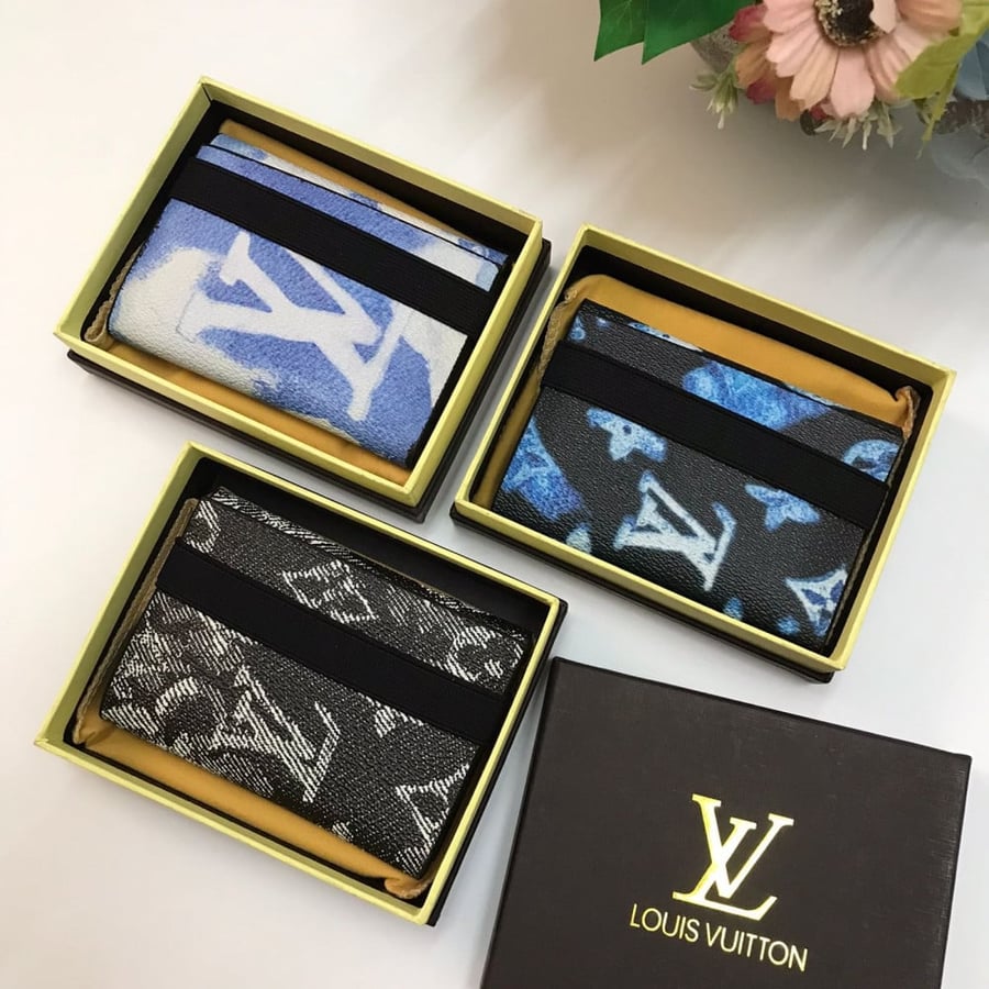 LOUIS VUITTON    جميع المحافظ الصغيرة  بوك لويس فيتون لون