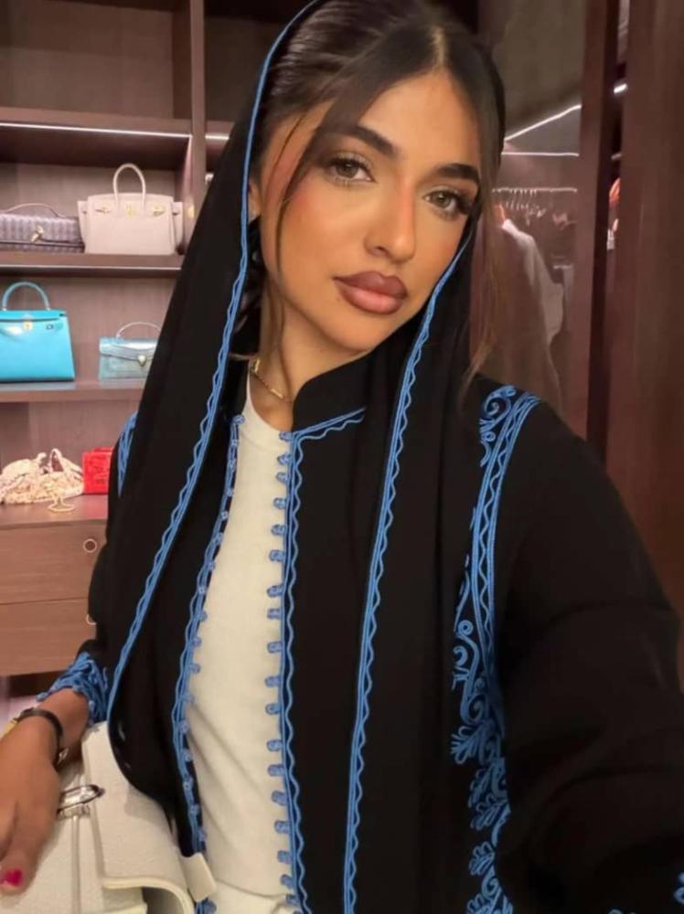 عباية سديم بتصميم راقي