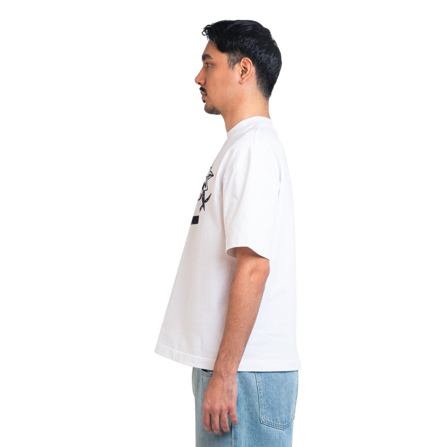 white  T-shirt