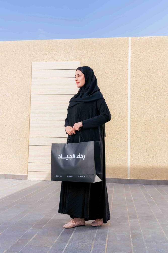 عباية سكون السوداء من رداء الجياد بقصة واسعة
