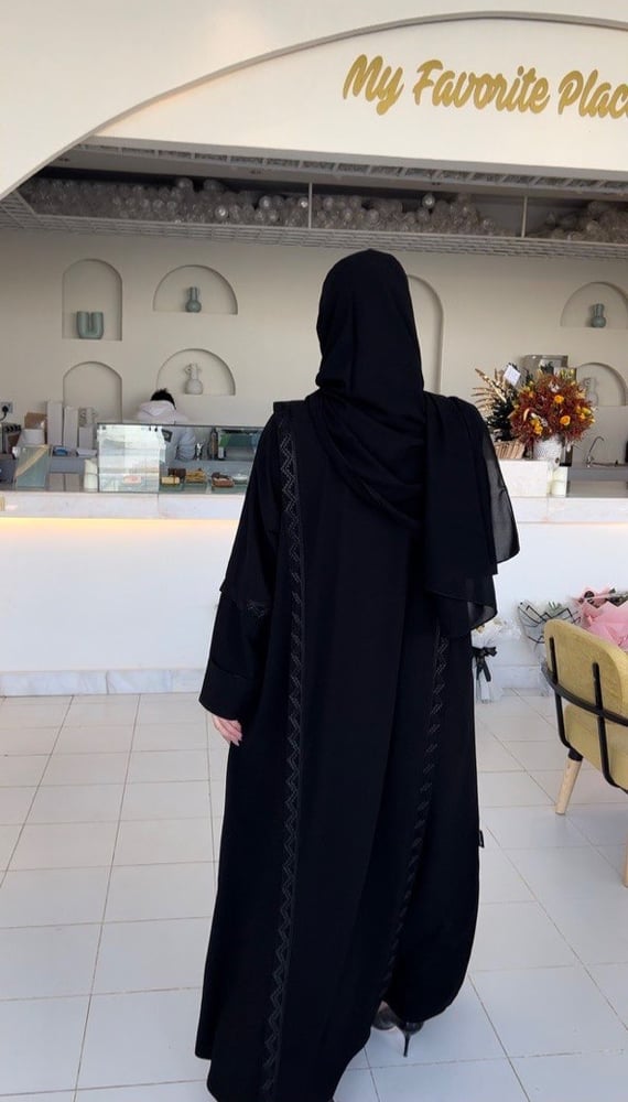 عبايه سوداء