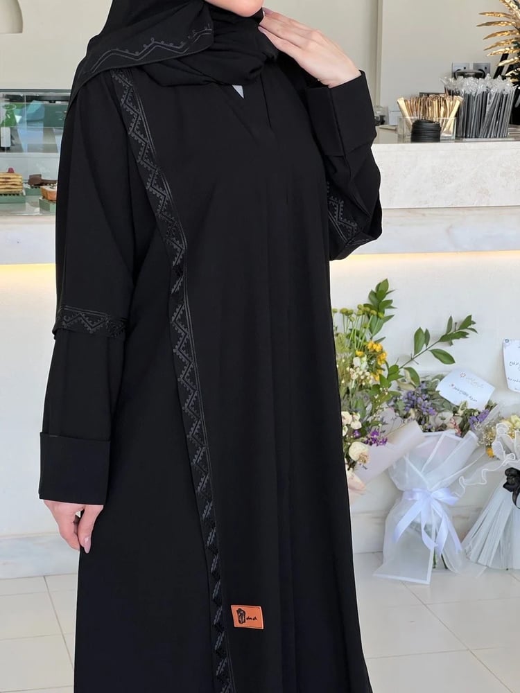 عبايه سوداء