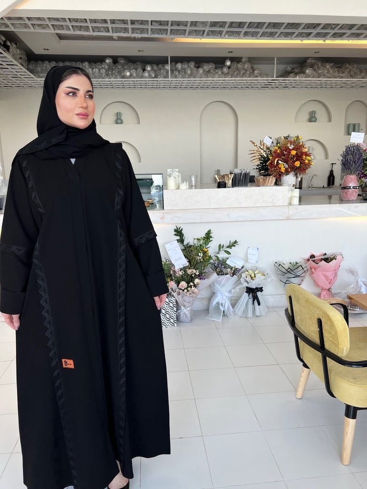 عبايه سوداء