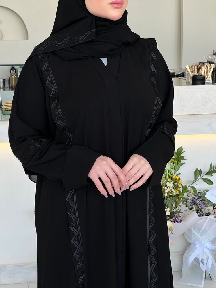 عبايه سوداء