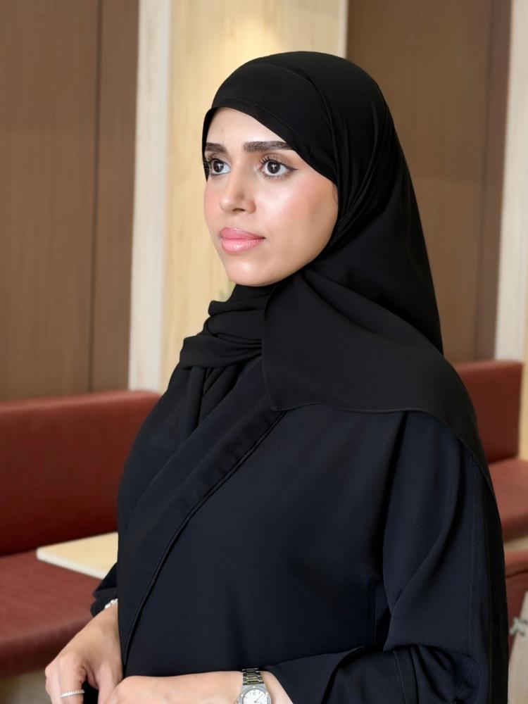 طرحة بمطاط حول الراس