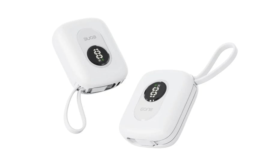 EONE Mini Power Bank 10000mAh – باور بنك صغير جداً أصغر من بطاقة الصراف بثلاث منافذ USB وشاشة رقمية