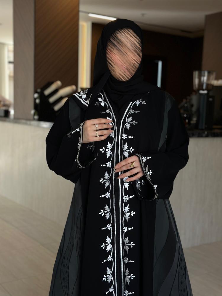 عباية كلوش قماش (سراميك) اضافة جاكار بالجنب وتطريز ابيض